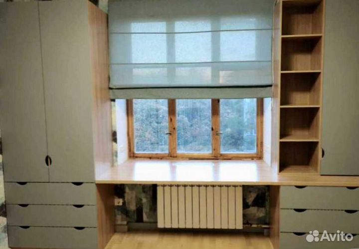 Рабочая зона в углу у окна