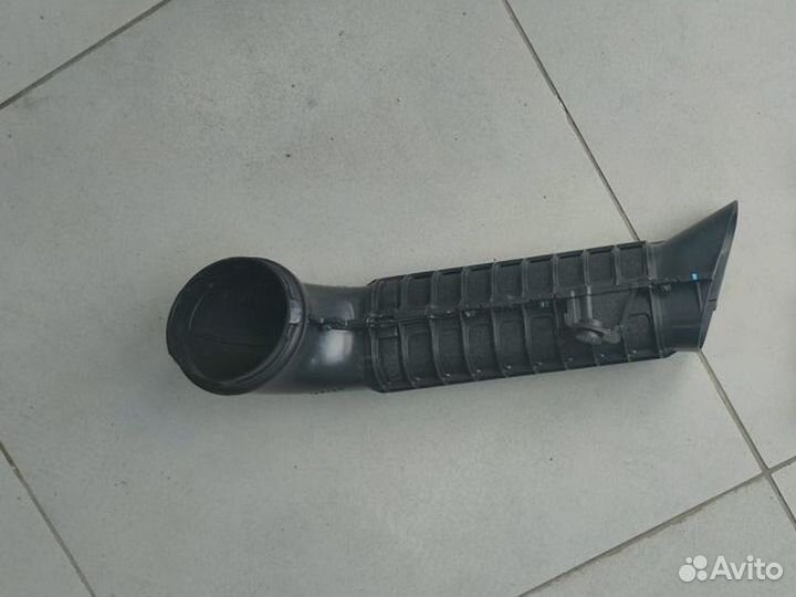 Патрубок воздухозаборника Toyota Hilux 2015+