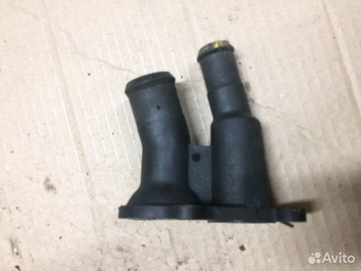 Крышка термостата Ford Focus 2 Fusion Mondeo 4