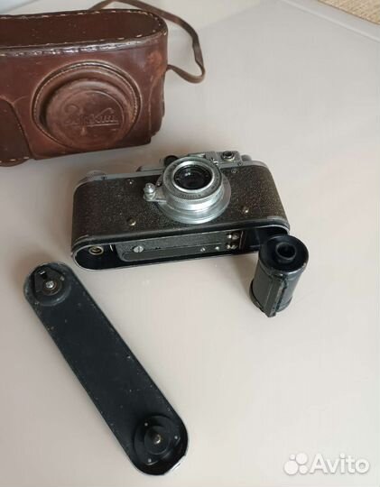 Фотоаппарат Зенит 11 и Зорький 1