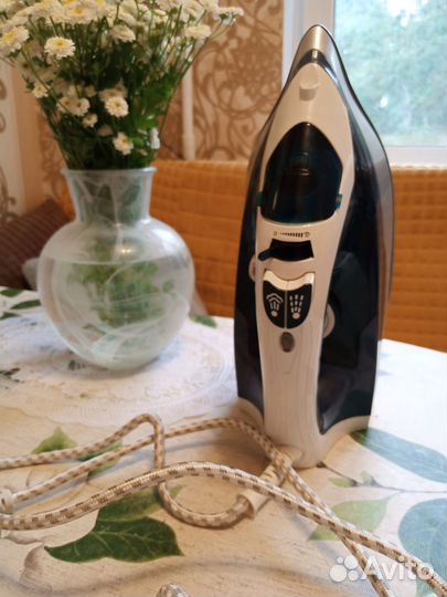 Утюг с керамической подошвой. Под ремонт Центр