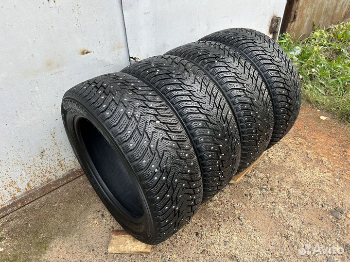 Nokian Tyres Hakkapeliitta 8 215/55 R17