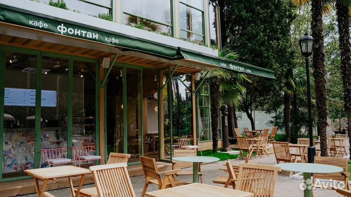 Помощник официанта раннер