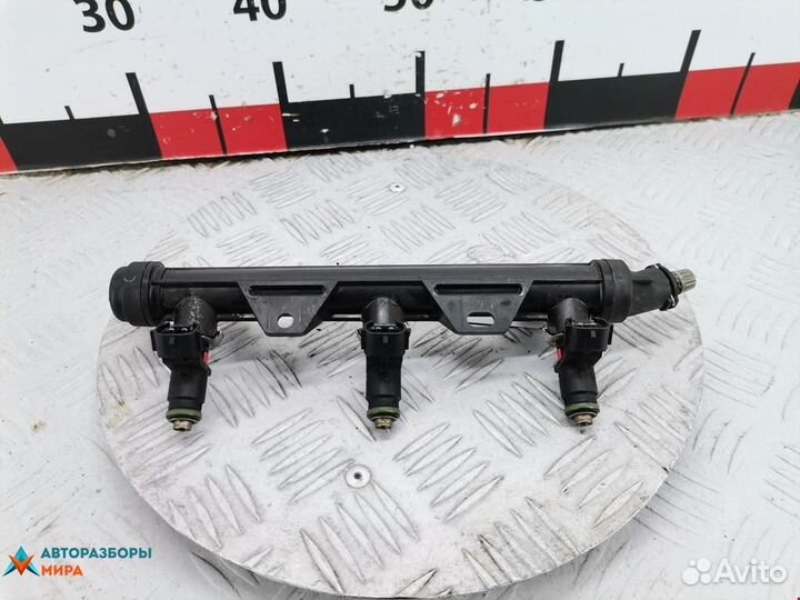 Форсунка Volkswagen Polo 4 рест. 2006 03E906031C