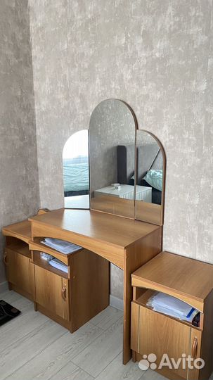 Угловой шкаф, туалетный столик и тумбы