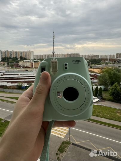 Плёночный фотоаппарат instax mini 9