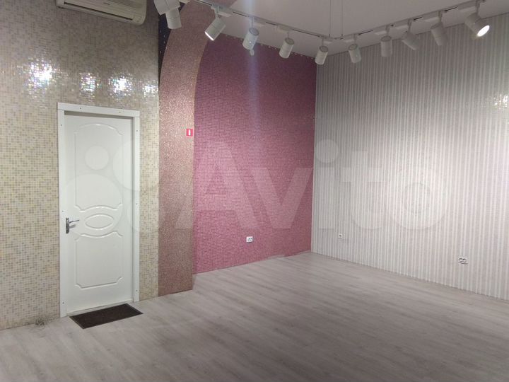 Мебель, аптека, табак, выдача, барбершоп