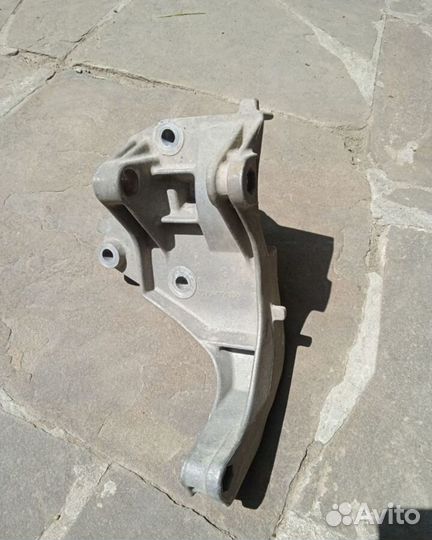 Кронштейн генератора LADA granta