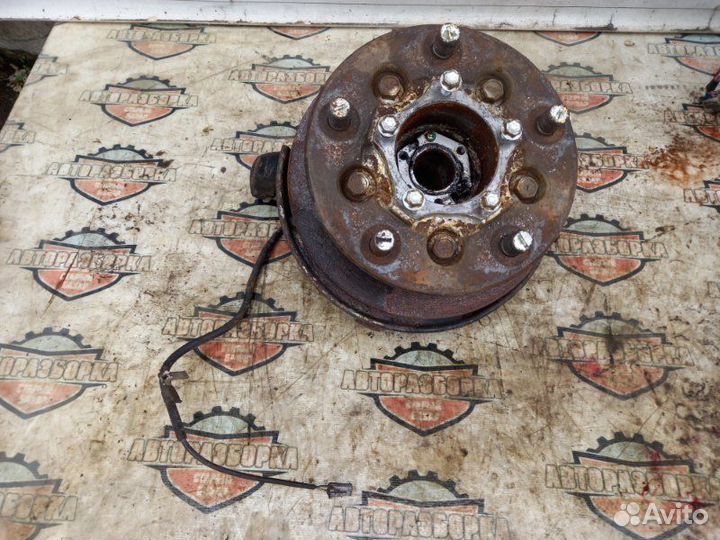 Ступица передняя левая Hino Dutro XZU378 N04C 2006