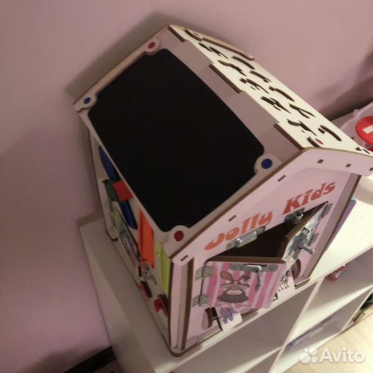 Деревянный домик /Бизиборд/ Монтессори