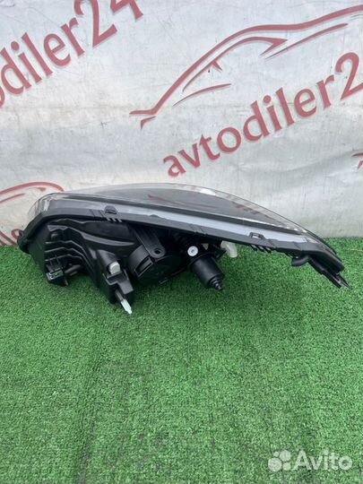 Фара передняя правая Renault Sandero BS1Y K4M