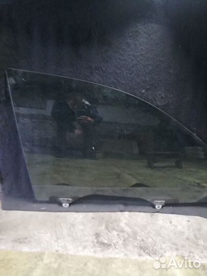 Стекло переднее правое аутлендер 3