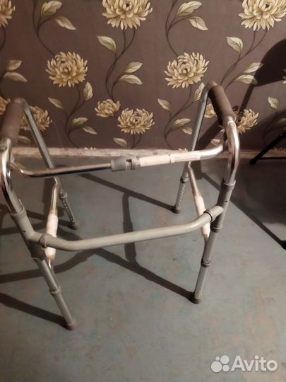 Ходунки для инвалида или пожилого человека