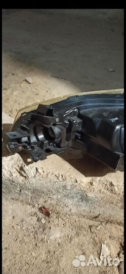 Фара правая toyota виш 20