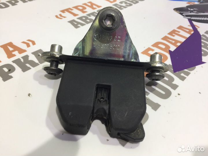 Шкода Октавия Замок крышки багажника