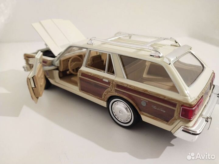 Модель 1:24, новая, Крайслер