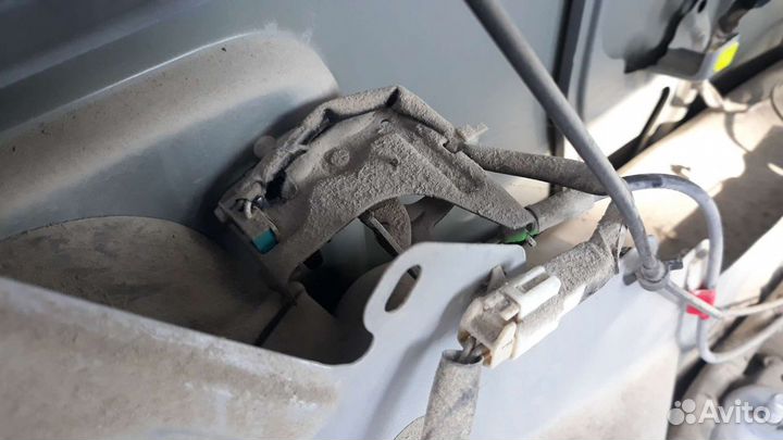 Трос лючка бензобака toyota voxy azr 60