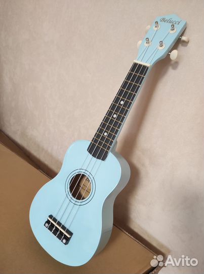 Укулеле голубая