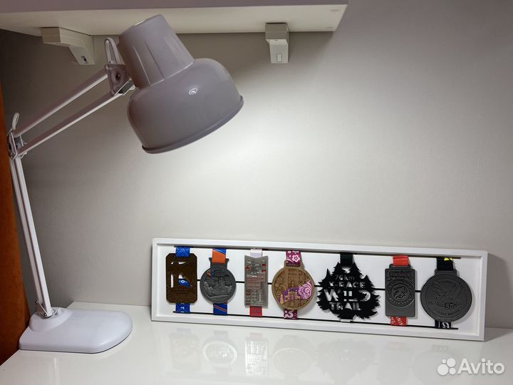 Медальница белая