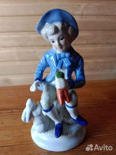 Статуэтка фарфор