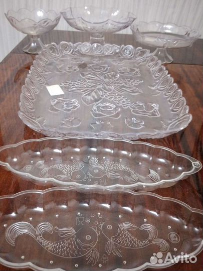 Набор из пластмасовой посуды