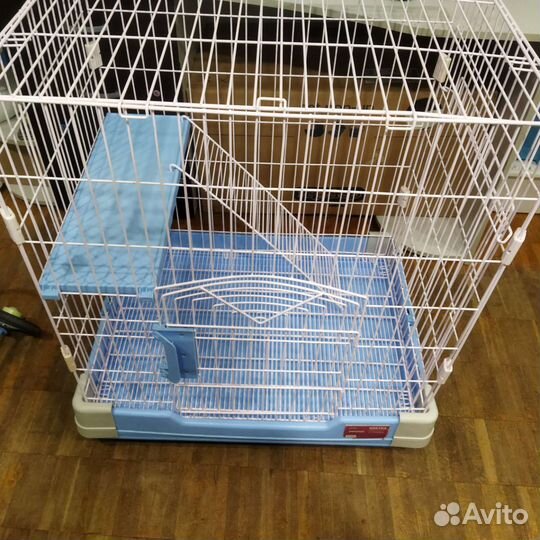 Клетка для животных с колесами вотличном состоянии