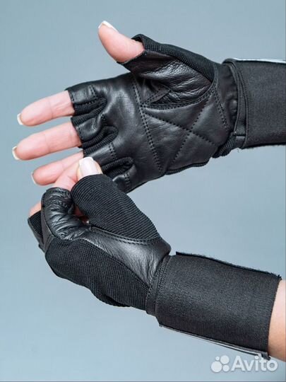 Перчатки спортивные без пальцев кожаные
