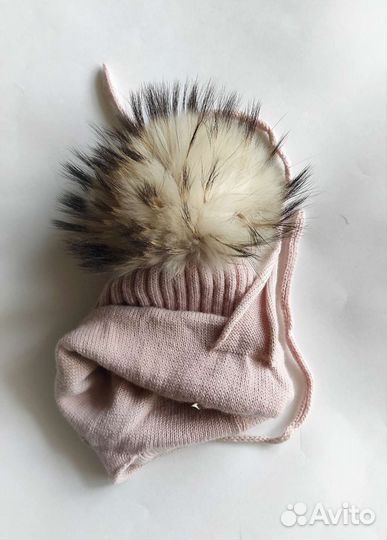 Шапка детская для девочки с меховым помпоном