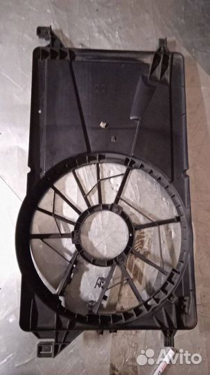 Диффузор вентилятора Ford Focus 2 2005 3M5H8C607RE