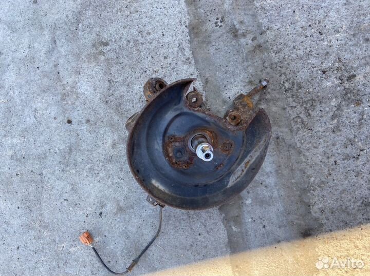 Кулак задний поворотный Хонда аккорд 6 левый