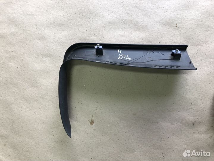 Накладка крышки багажника Opel Astra H 2010