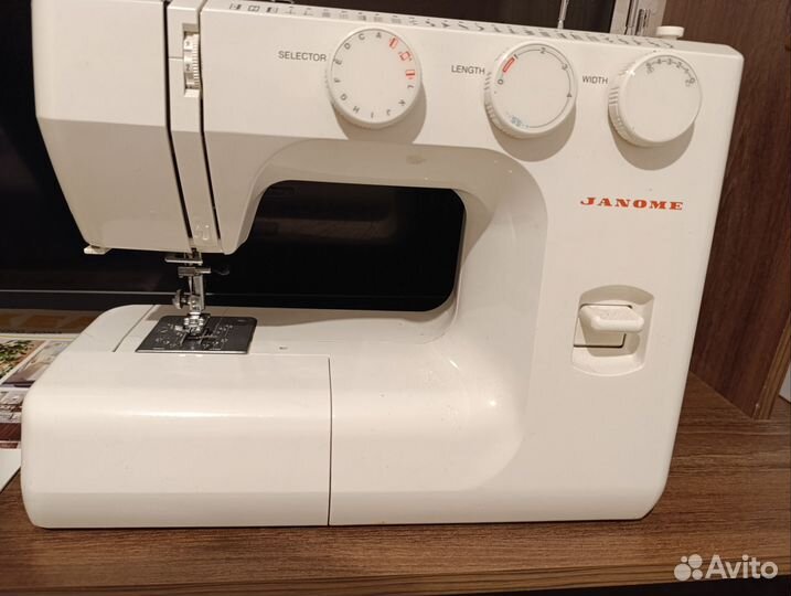Швейная машинка janome
