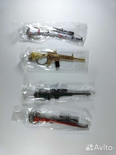 Брелок металлический - fortnite. Кирка, снайпа