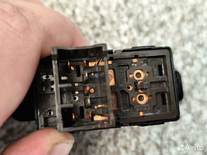 Кнопка стеклоподъёмника Hyundai Verna 2