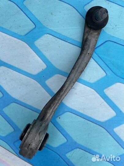 Рычаг передний верхний левый 8K0407509A