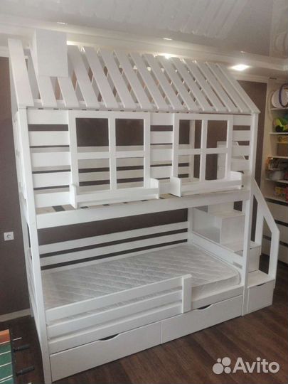 Кроватка домик, двухъярусная