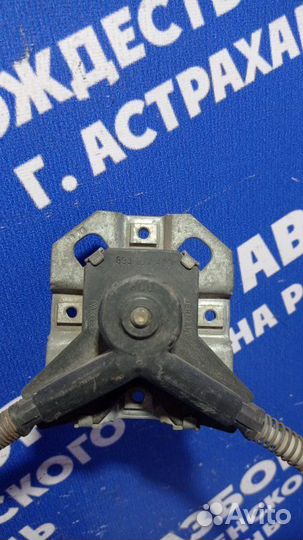 Передний правый стеклоподъемник Audi 80 седан 1990