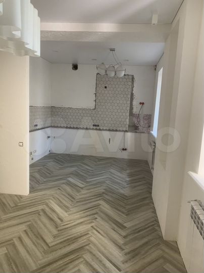 3-к. квартира, 80,1 м², 1/3 эт.