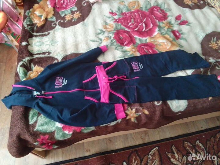 Спортивный костюм на худенькую девочку.7-8лет