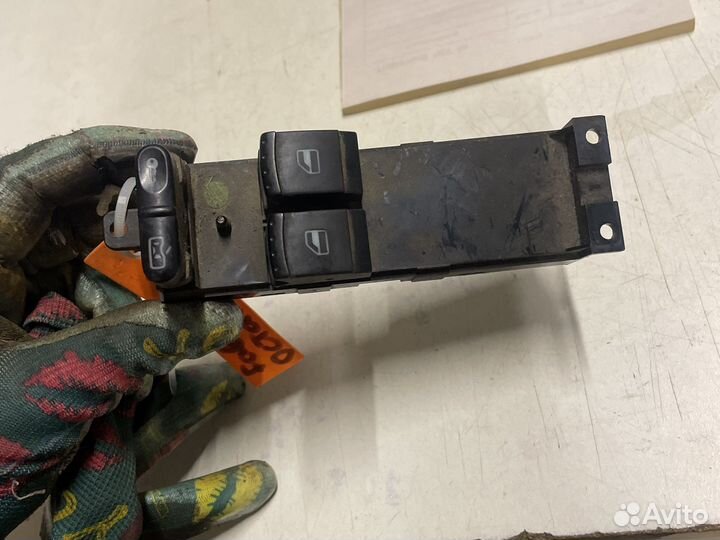 Блок управления стеклоподъемников Skoda Octavia A4