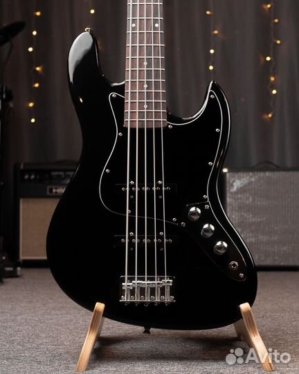 Stagg SBJ-30 BLK 5S - 5 струнная бас-гитара