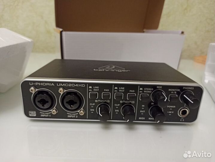 Внешняя звуковая карта Behringer U-phoria umc204hd