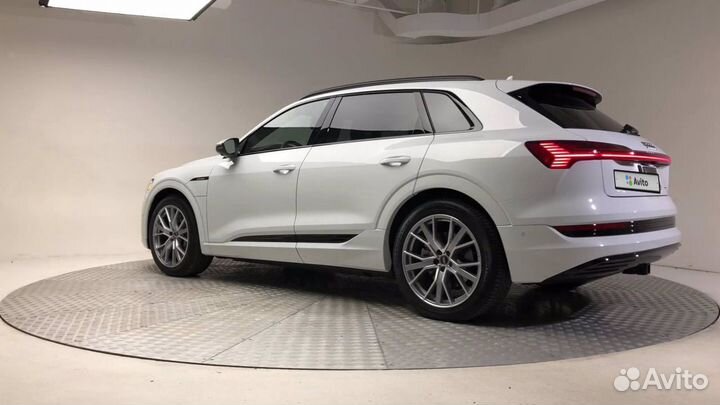 Audi e-tron AT, 2021, 600 км