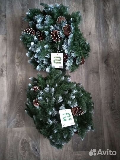 Ёлка искусственная и гирлянды
