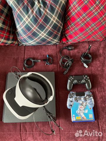 Комплект Sony PlayStation 4 Pro + Sony PS VR 2