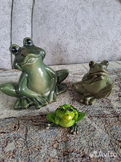Статуэтки лягушки