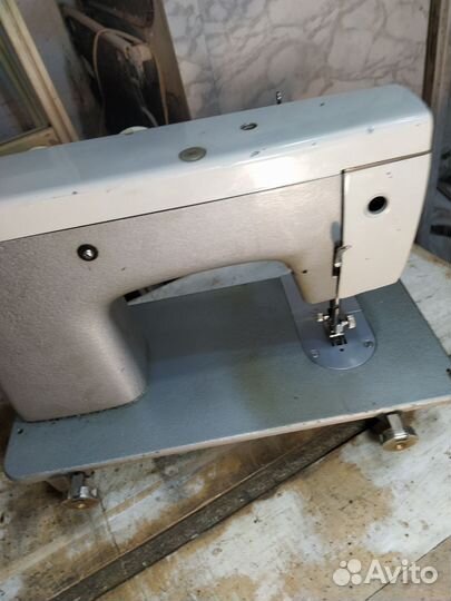 Швейная машина Чайка 3