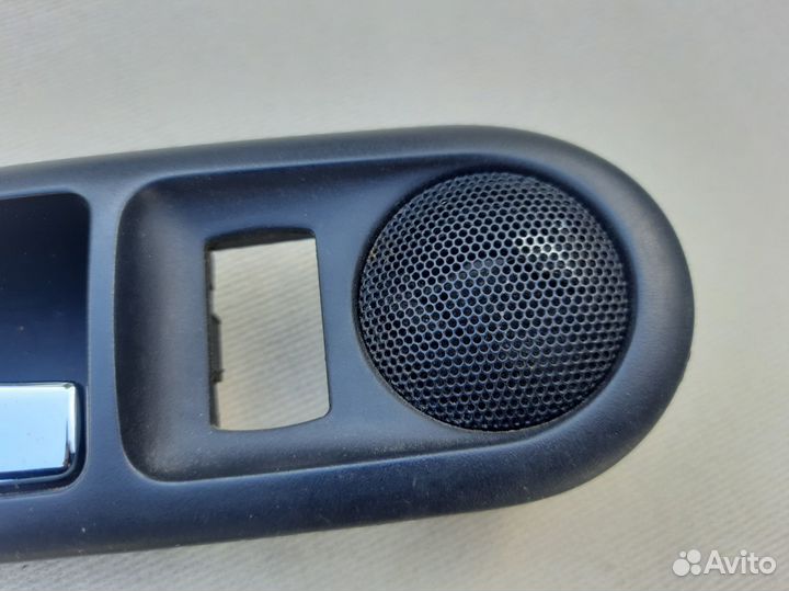 Ручка задняя левая Volkswagen Passat B5 Golf 4