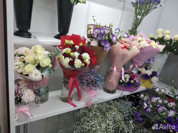 Цветы,шары с гелием,вазы,горшки для цветов