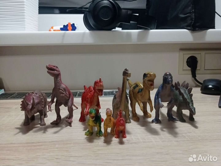 Фигурки динозавров